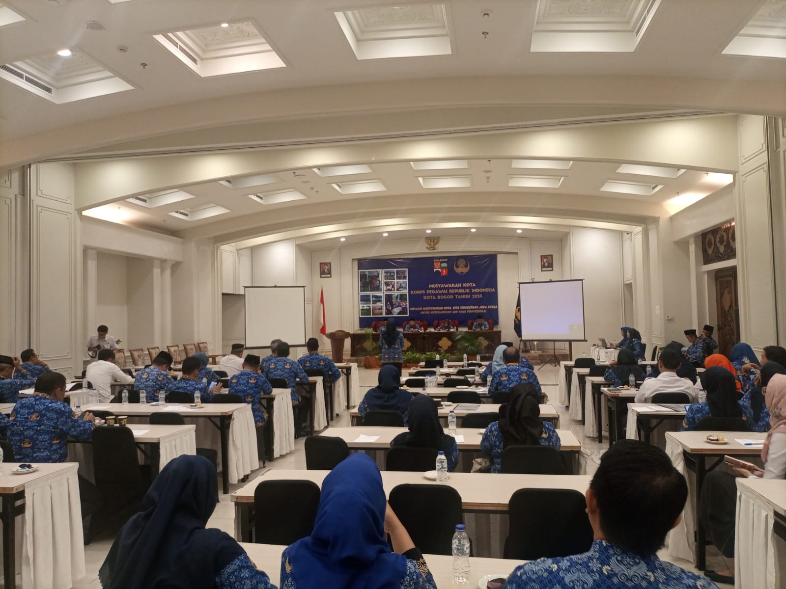 Suasana rapat paripurna dalam musyawarah kota Korpri Kota Bogor di Hotel Onih, Kecamatan Bogor Tengah.