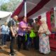 Penyaluran bantuan pangan dan gelar pangan murah oleh DKPP Kota Bogor di Lapangan Genteng, Kecamatan Bogor Selatan.