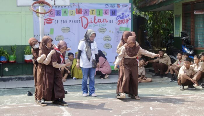 Mahasiswa LSPR Jakarta Gelar Pasir Eurih Goes to School