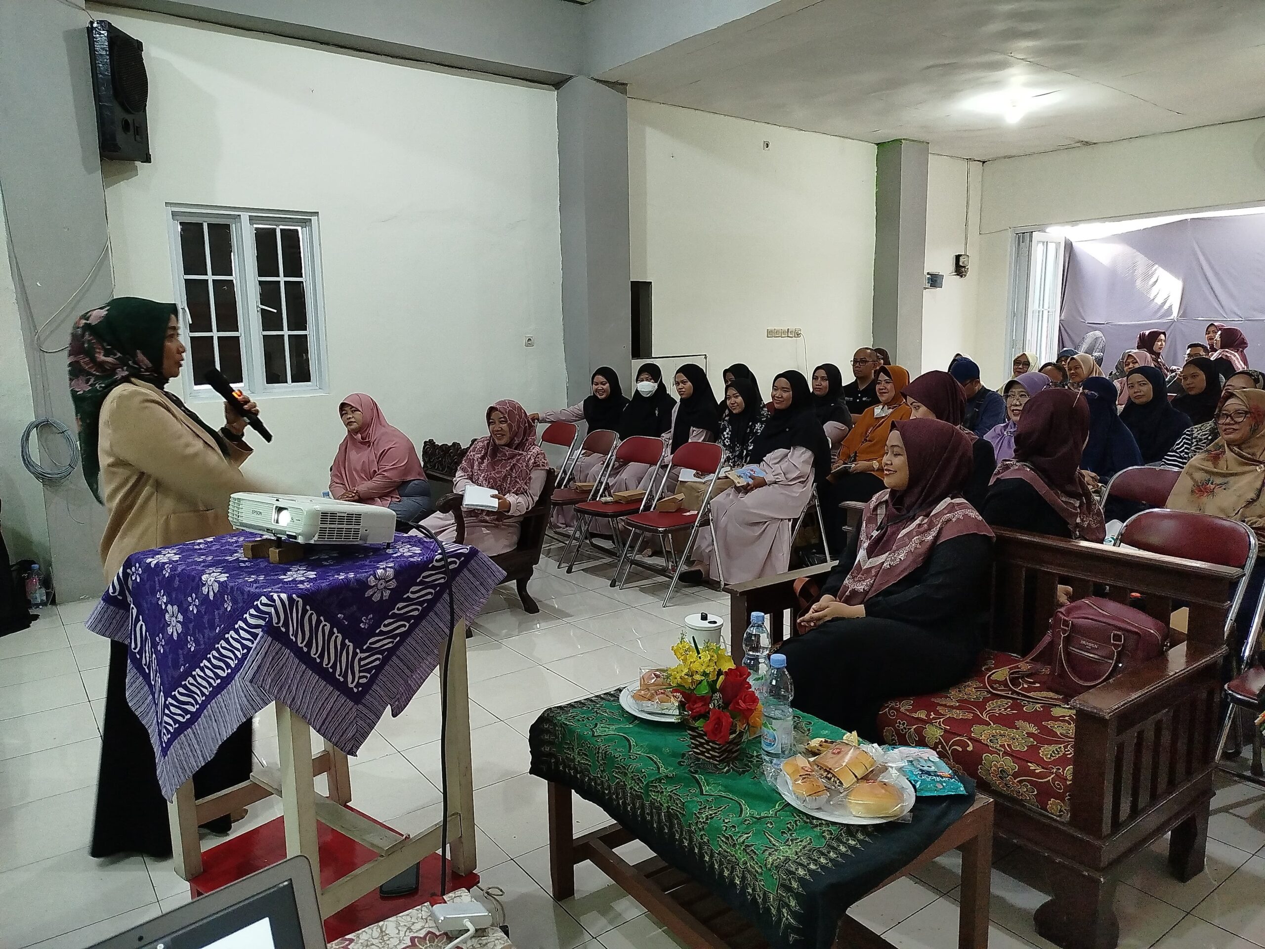 Sekolah Dasar Islam Terpadu (SDIT) Bunaya menggelar seminar parenting dengan tema ‘peran orang tua dan sekolah dalam pendidikan seksualitas pada anak’ di Aula SIT Bunaya, Kelurahan Loji, Kecamatan Bogor Barat pada Selasa 25 Juni 2024.