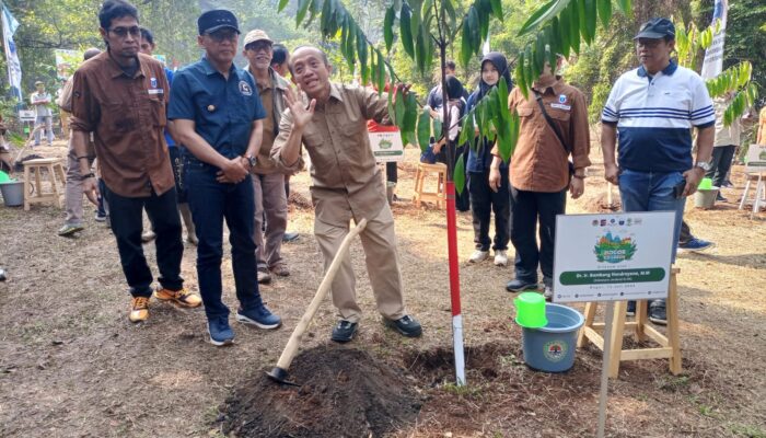 KLHK, Pemkot dan HA-E IPB Kolaborasi Bersihkan serta Hijaukan Kawasan Situ Gede