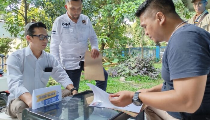 Sebelum Penutupan Pendaftaran, Aldho Herman Didampingi Puluhan Wartawan Daftar Pencalonan Ketua PWI Kota Bogor Periode 2024-2027