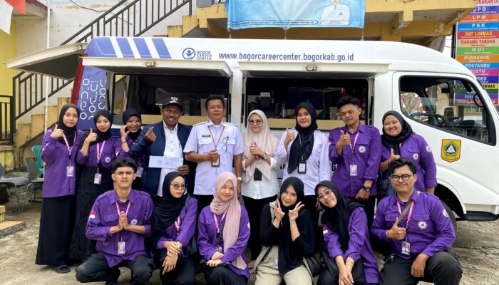 Disnaker dan Mahasiswa KKN Unida Permudah Akses Pembuatan Kartu Kuning di Desa Sukakarya