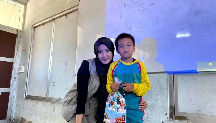 Mahasiswa KKN Universitas Djuanda Gelar Kegiatan Belajar Bahasa Inggris Bersama di SDN Gadog 3