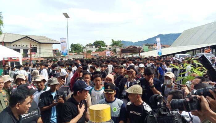 Menteri LH Pimpin Aksi Bersih-bersih Hulu Sungai Ciliwung di Cisarua
