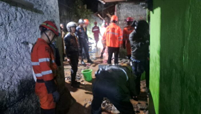 Longsor dan Banjir Kampung Sindangresmi, 12 Rumah Terendam Ketinggian 1 Meter