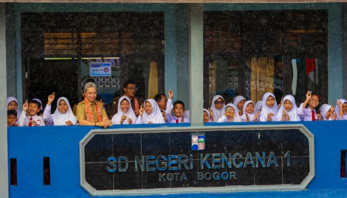 Dedie Resmikan Kelas Baru SDN Kencana 1, Siswa Tak Perlu Lagi Belajar di Tenda