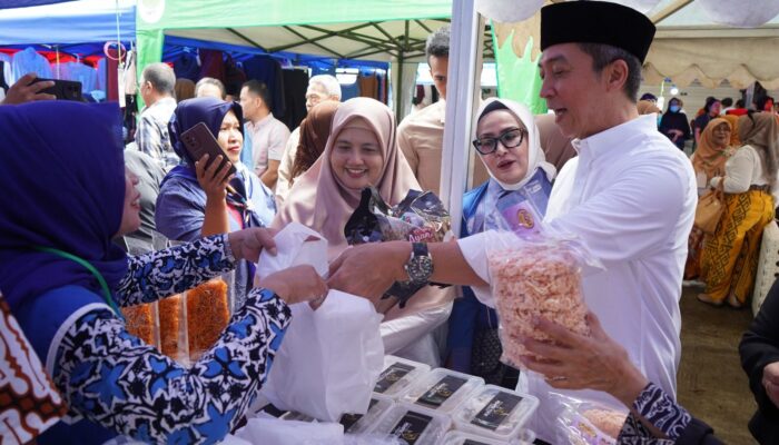 Dedie Apresiasi Bazar Ramadan di Pasar Gembrong, Diharapkan Pasar Lain Mengikuti