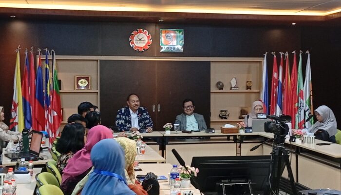 SEAMEO Biotrop dan Kemendikdasmen Beri Pelatihan Urban Farming untuk Guru SLB