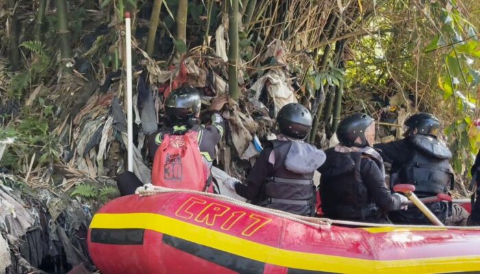 Momen HJB ke-544, Tirta Pakuan dan Bapperida Bersihkan Sungai Cisadane