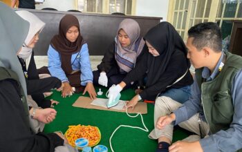 Mahasiswa Unida Ajak Masyarakat Cinagara Peduli Lingkungan, Tanam Pohon dan Olah Sampah